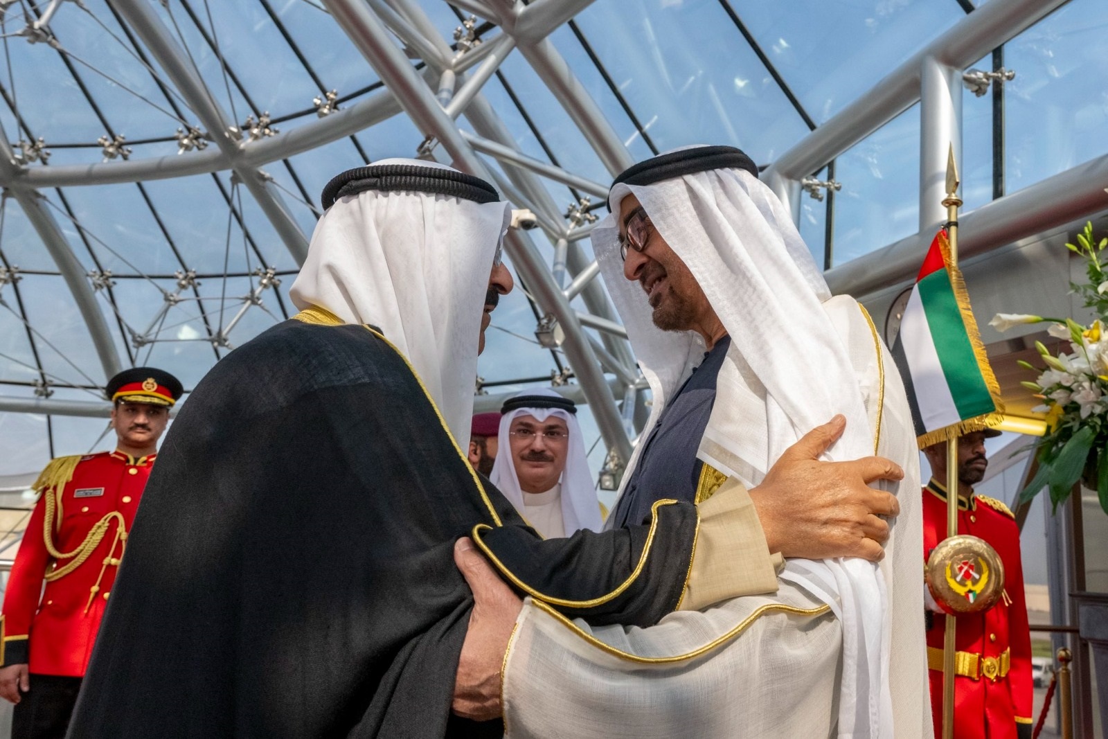 محمد بن زايد وأمير الكويت